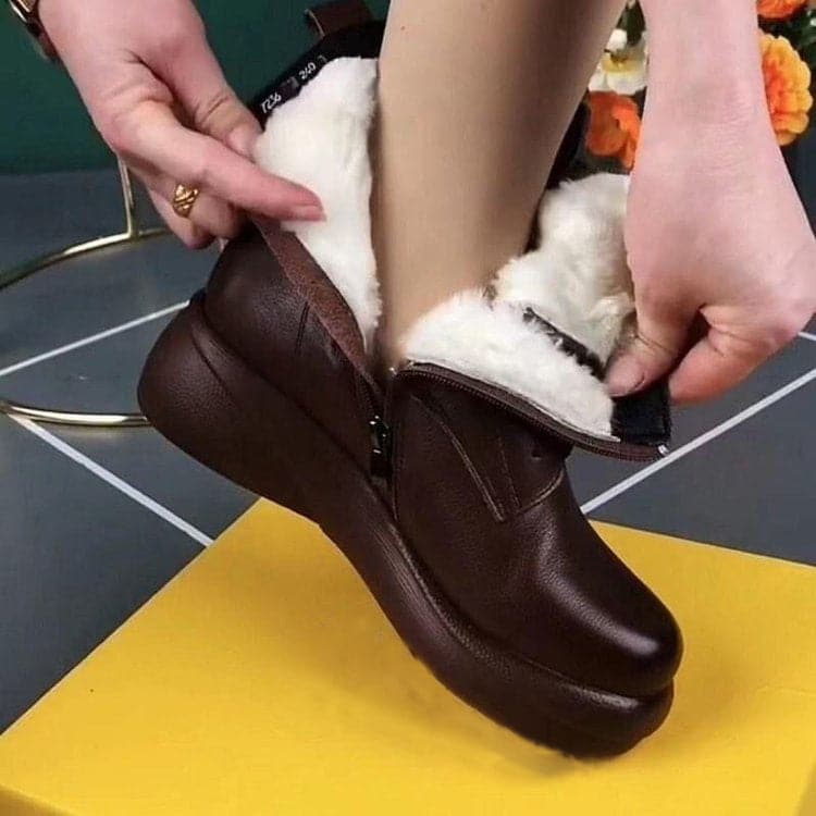 Kadınlar için yumuşak deri botlar